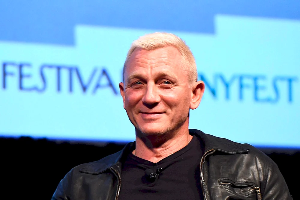 Daniel Craig