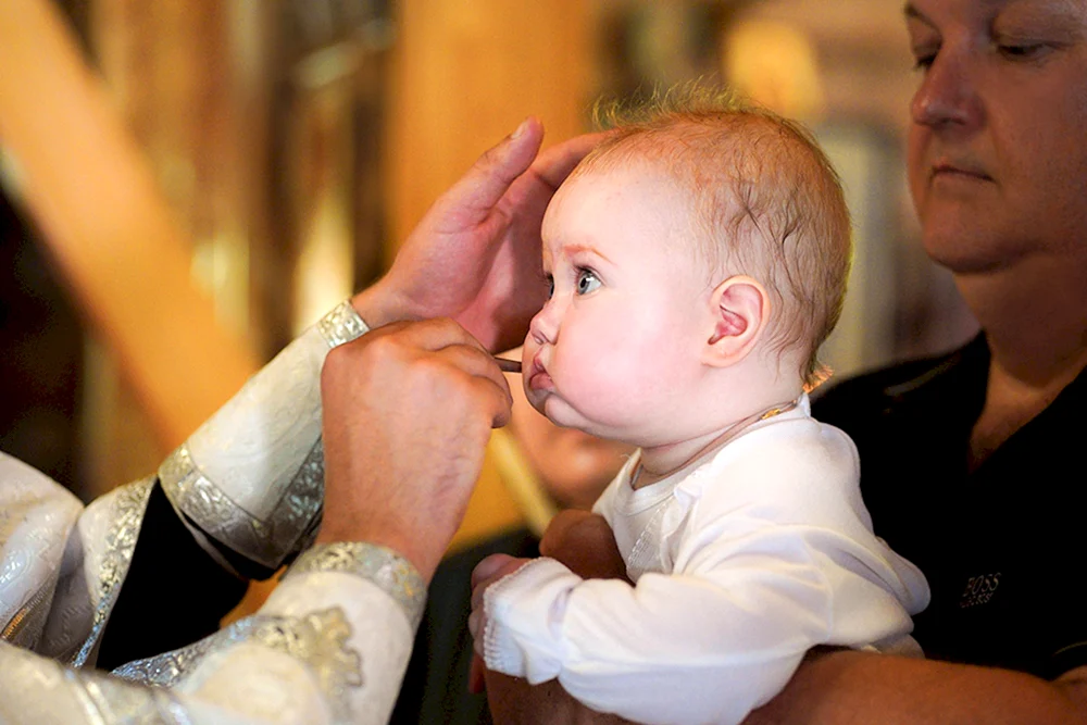 Taufkleid für die Taufe in der Kirche