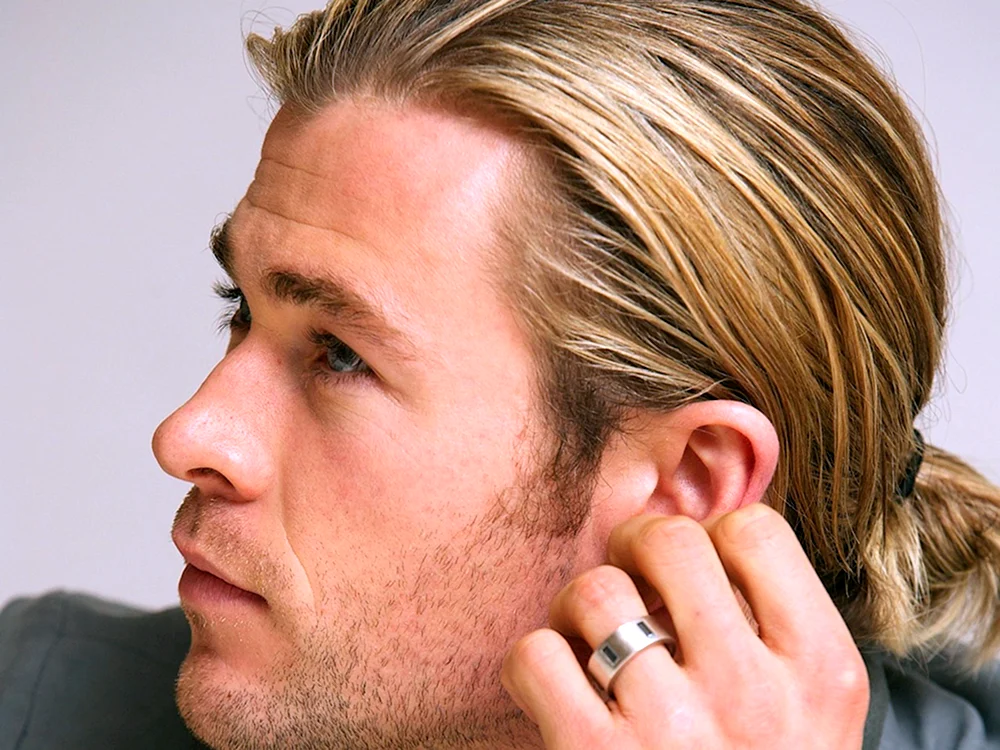 Chris Hemsworth mit langen Haaren