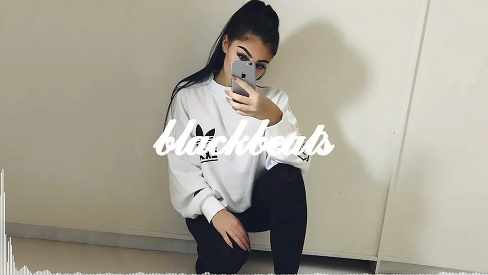 Cooles Mädchen in adidas
