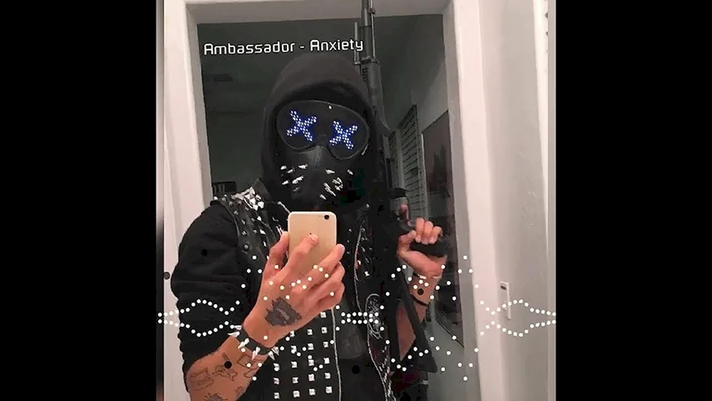 Anonymer Neon-Maskenmann