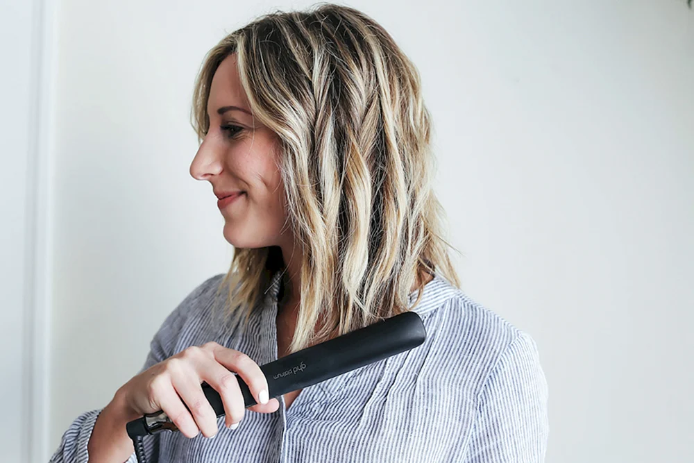 Haarstyling mit dem Glätteisen