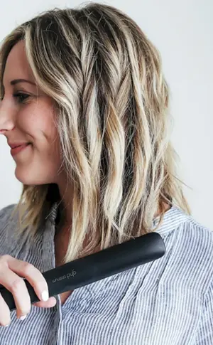 Locken mit dem Glätteisen