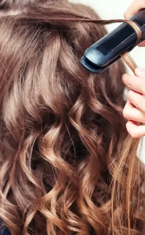 Locken mit Glätteisen