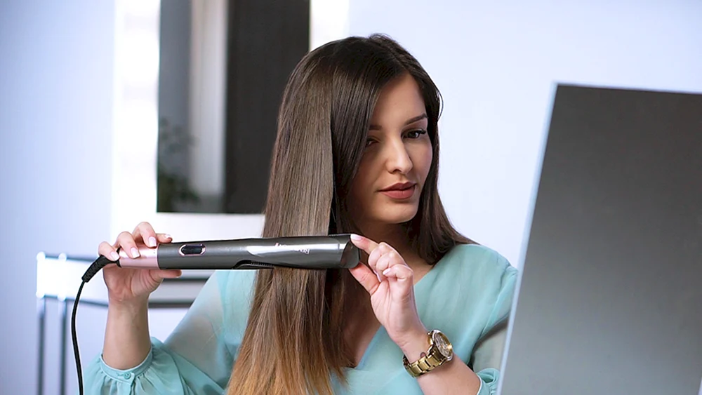 Mittlere Locken mit dem Lockenstab Locken mit einem Lockenstab für mittleres Haar