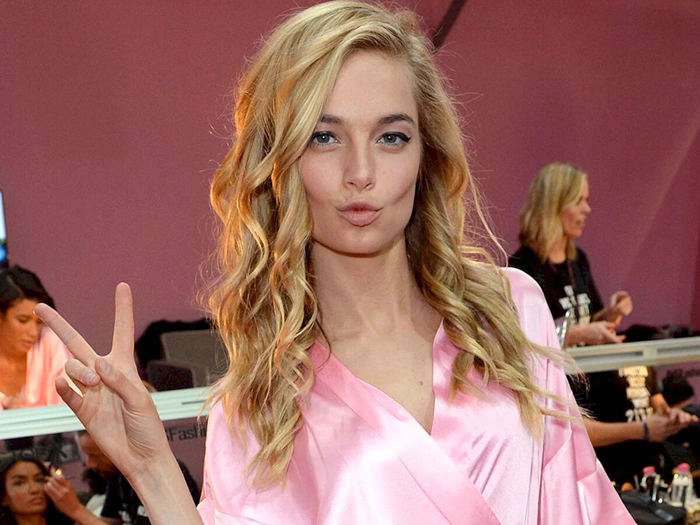 Victoria Seacret Locken