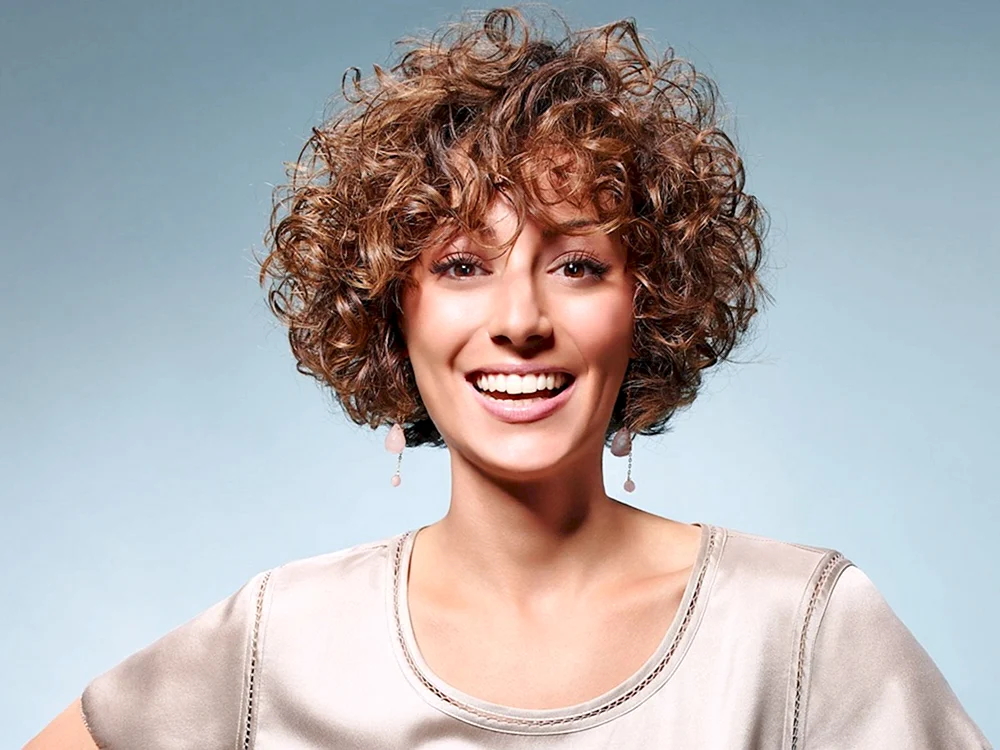 Bob Garson Haarschnitt auf lockigem Haar