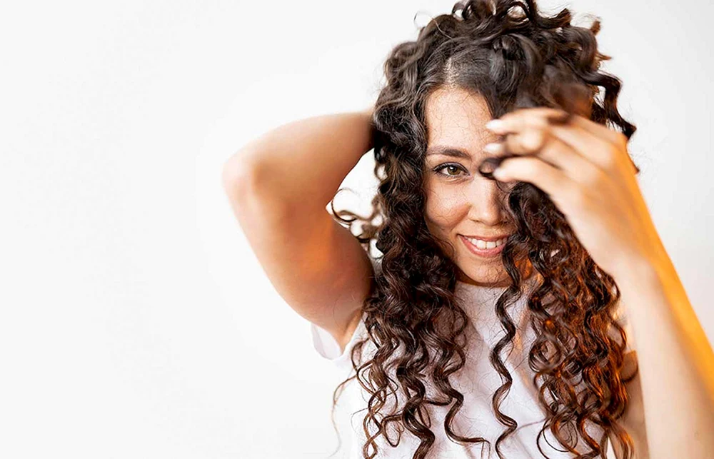 Lockenfrisuren für langes lockiges Haar