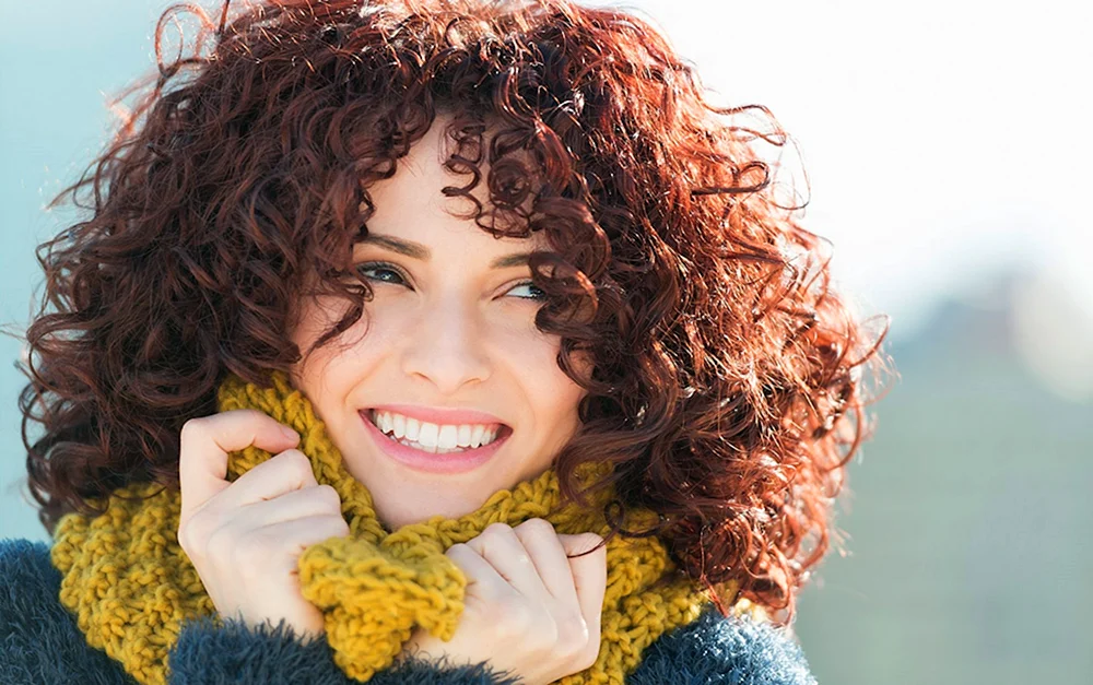 Zendaya Lockenfrisur auf langem Haar