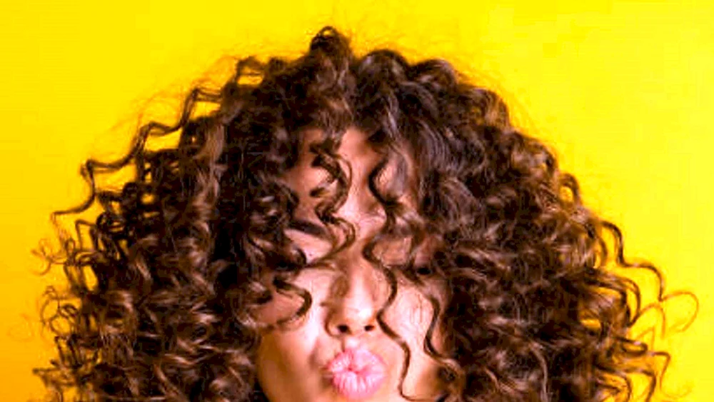 Lockiges Haar