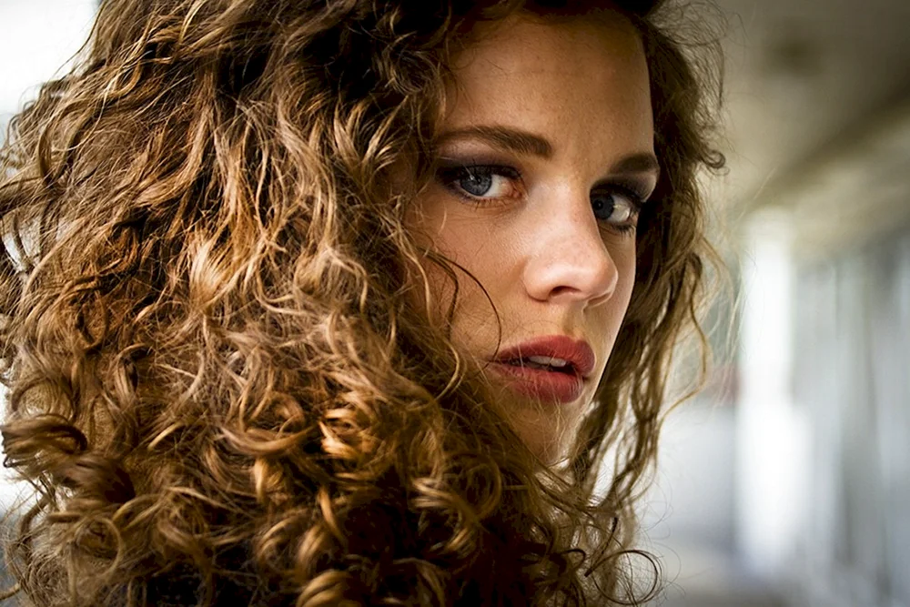 Lockiges Haar bei Mädchen