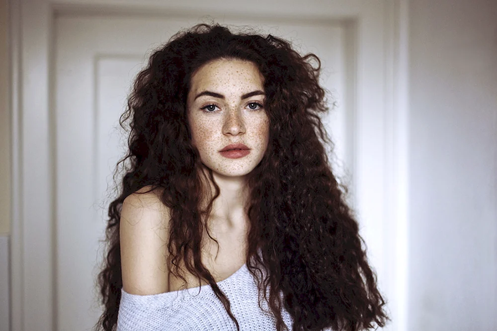 Lockenmädchenhaar