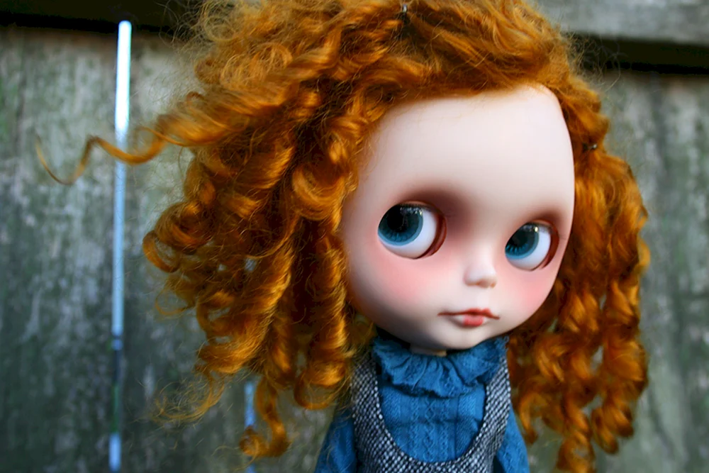 Pullip Puppe mit roten Haaren