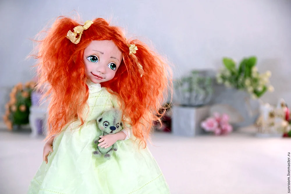 Puppe mit roten Haaren