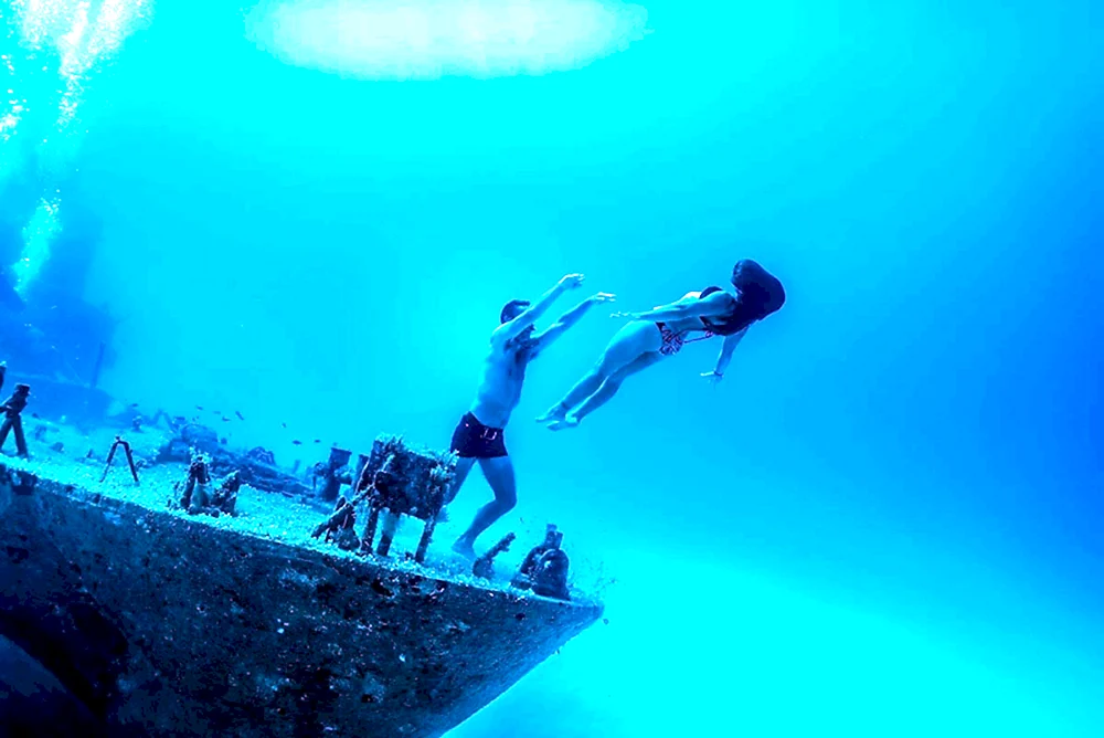 Tief unter Wasser