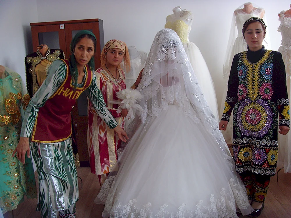 Kurta chakan usbekisches Mädchen