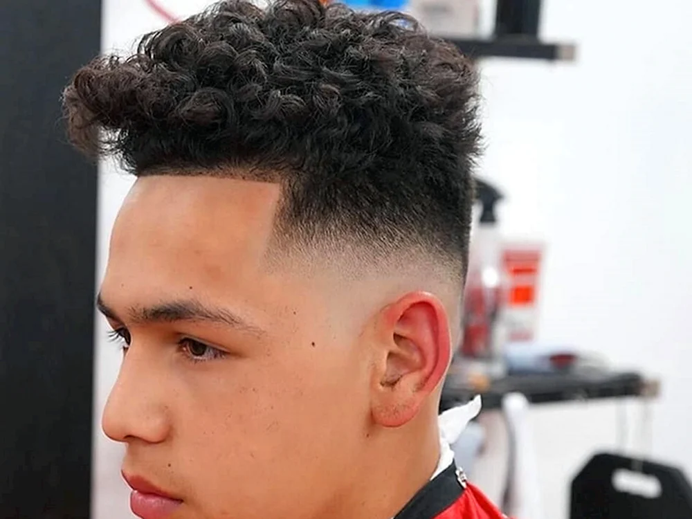 Curly Fade Haarschnitt
