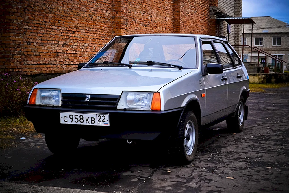 VAZ 2109 Fließheck