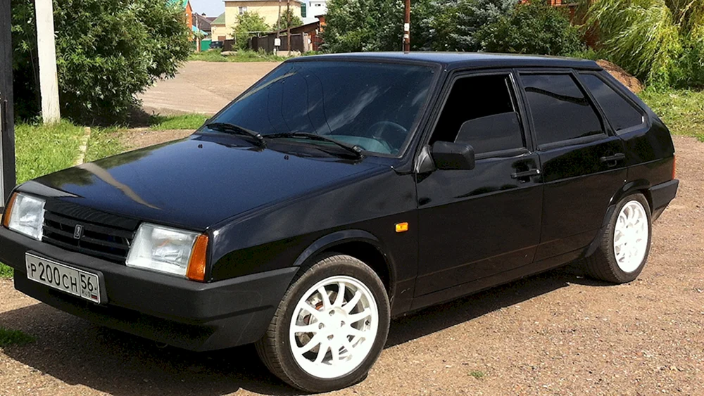 Lada 2109 schwarz