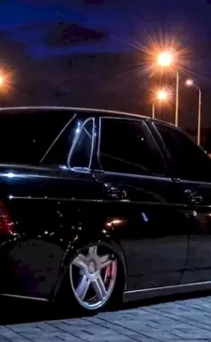 Lada Priora schwarz