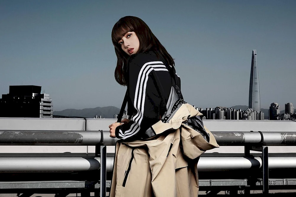 Lisa Black Pink