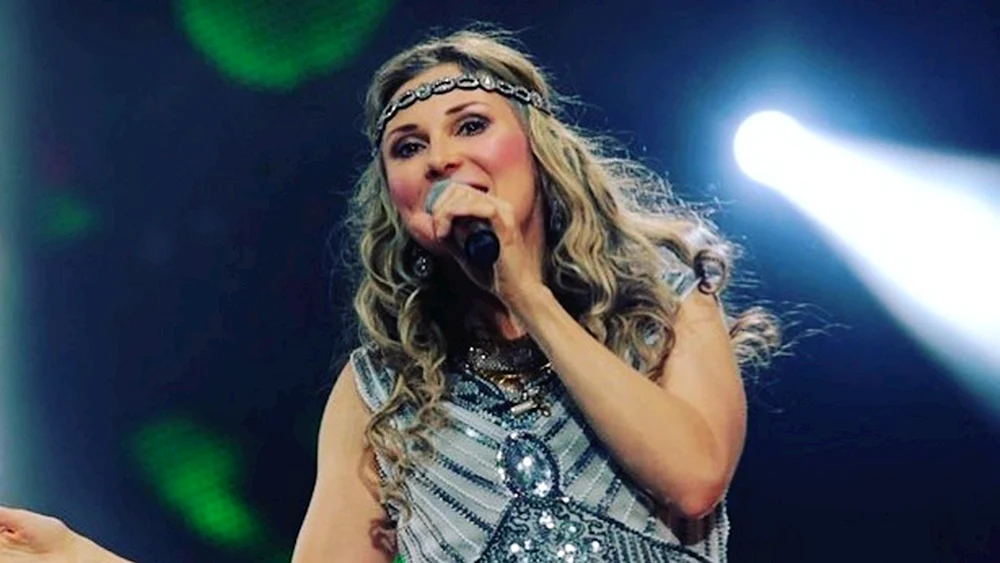 Larissa Chernikova Pevica