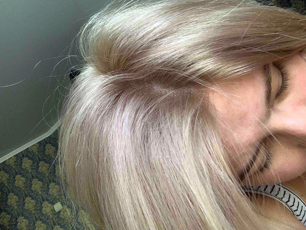 Perlasche Haarfarbe