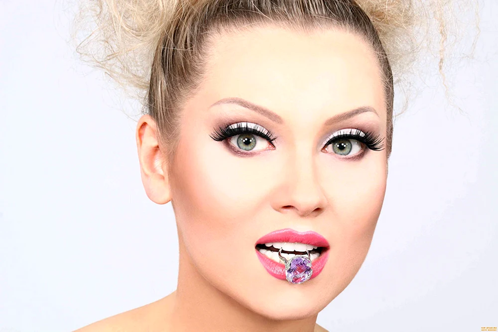 Lena. Lenina