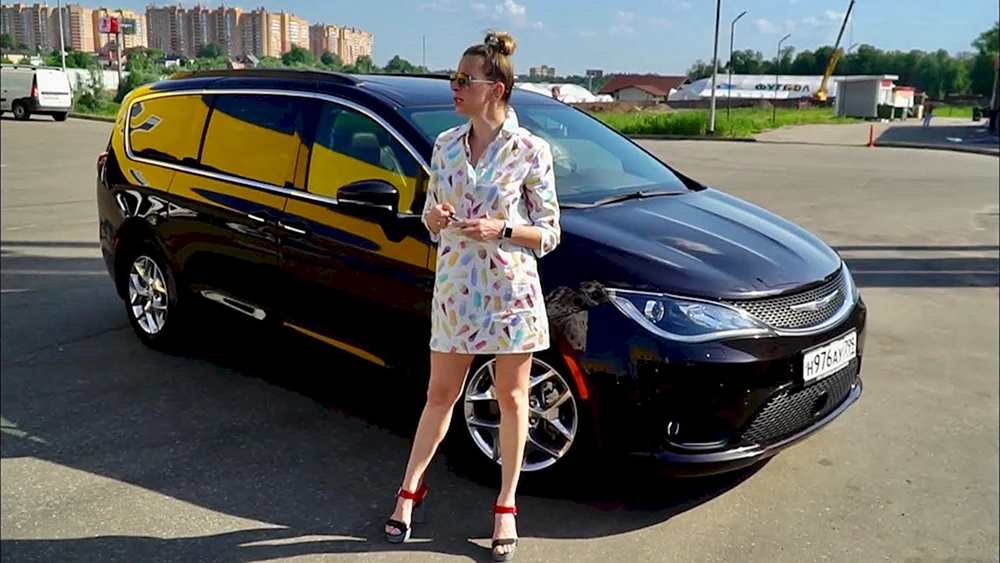 Elena Lisovskaya Autobloggerin