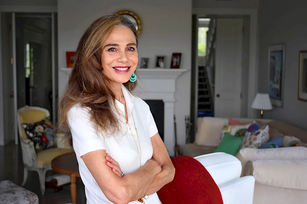 Lena Olin 2022
