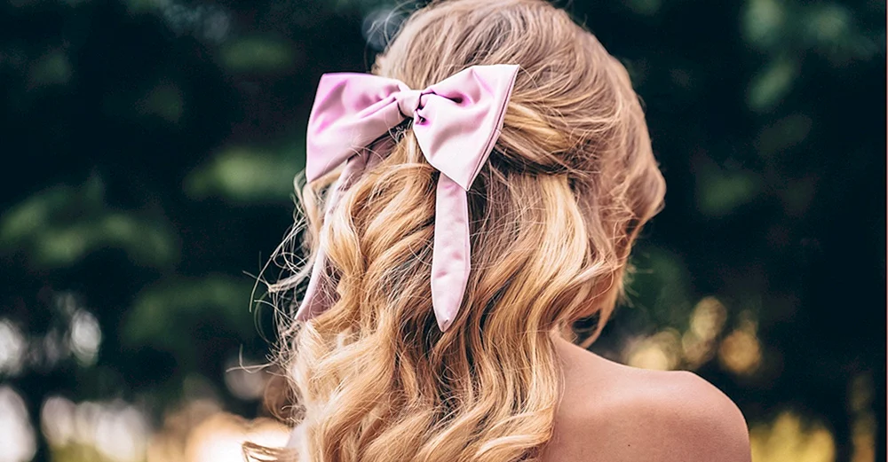 Bant for long hair with a bow at the back
