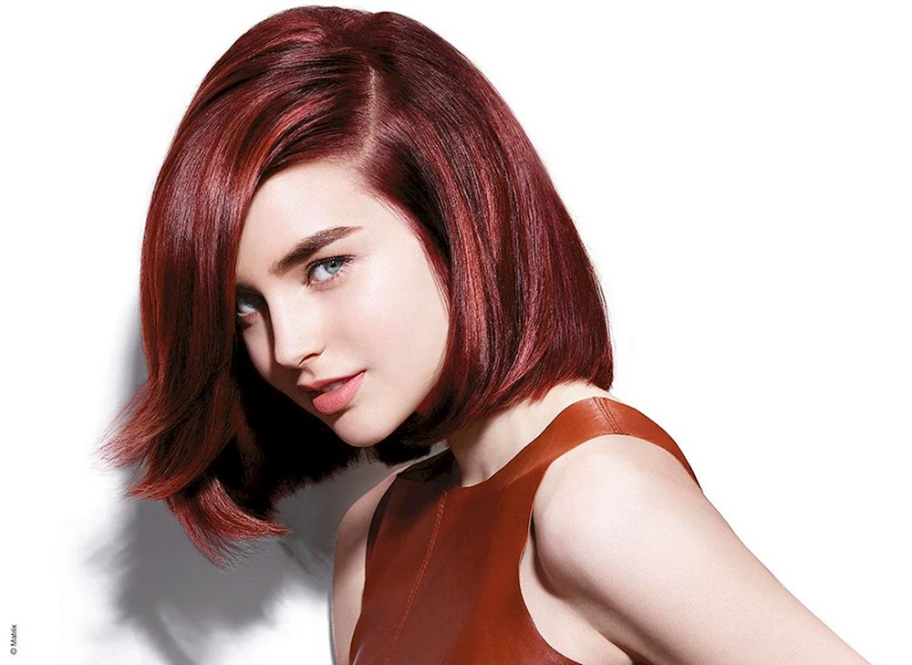 Lily Collins Bob rotes Haar