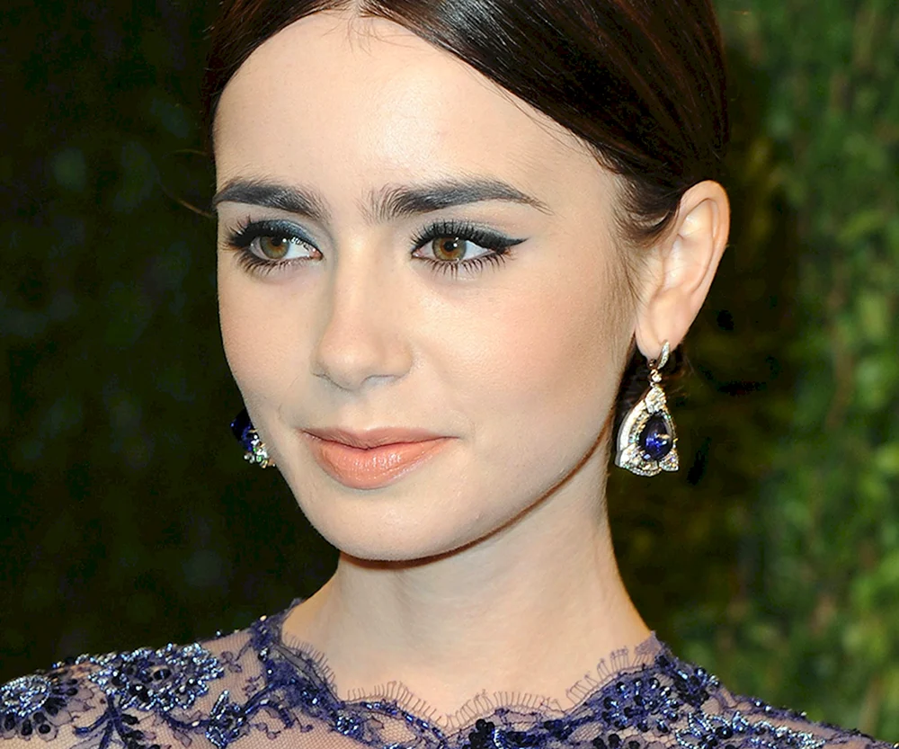 Lily Collins