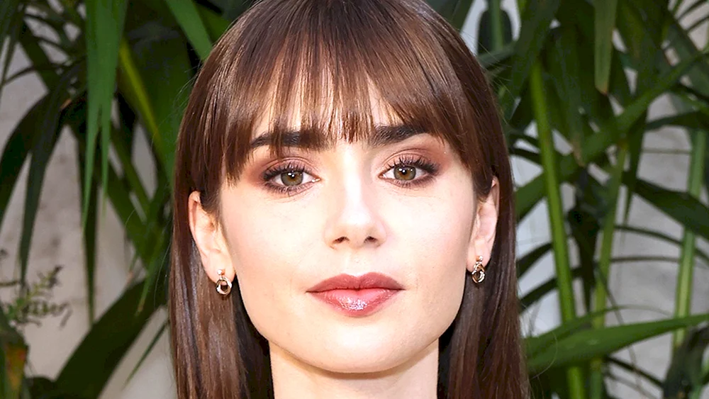 Lily Collins mit Pony