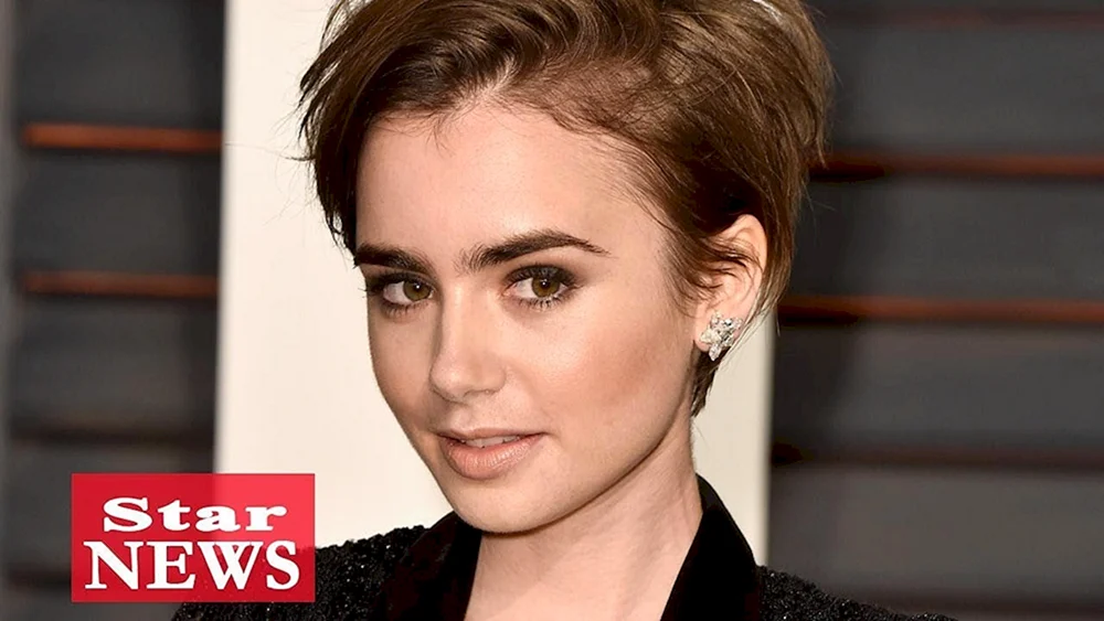 Lily Collins mit Kurzhaarschnitt