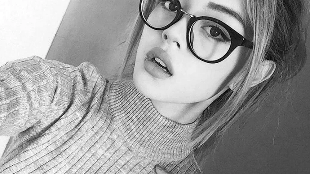 Lily Maimak mit Sonnenbrille