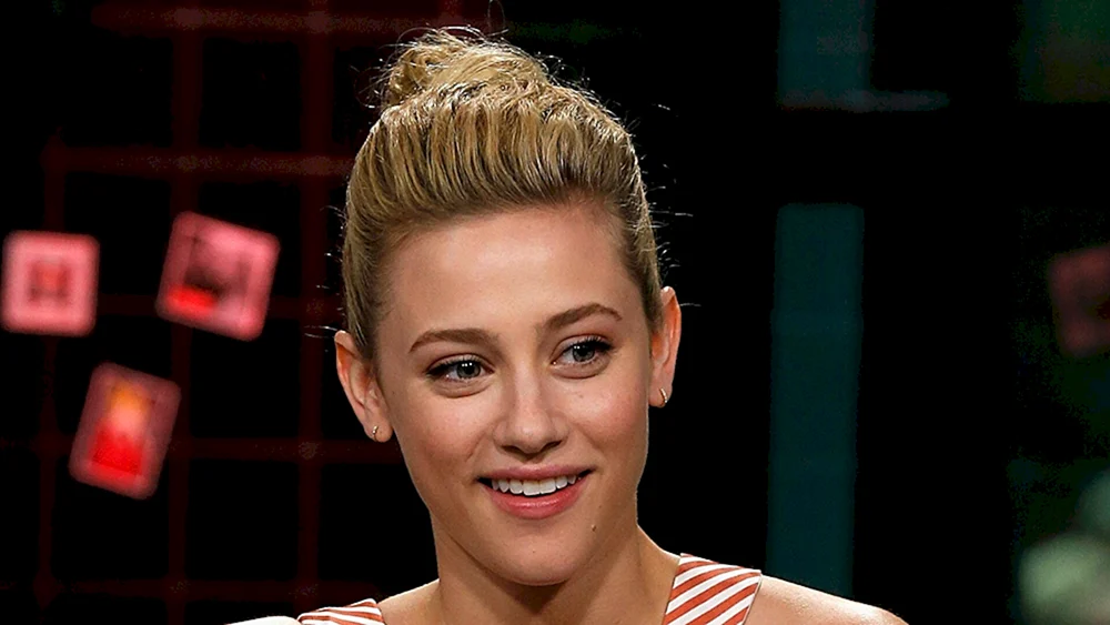 Lili Reinhart Foto