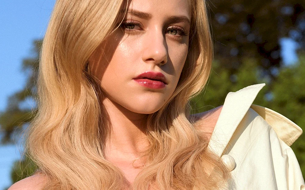 Lili Reinhart