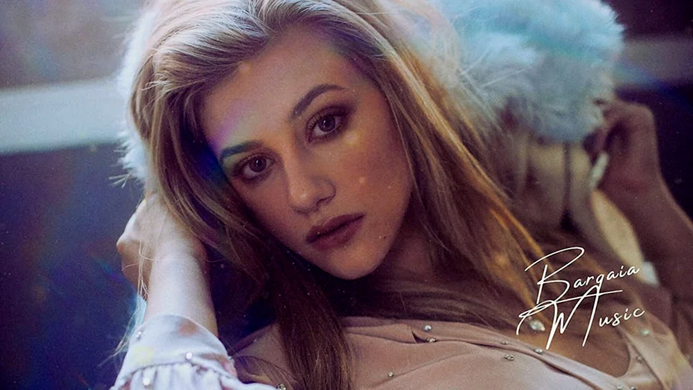 Lili Reinhart