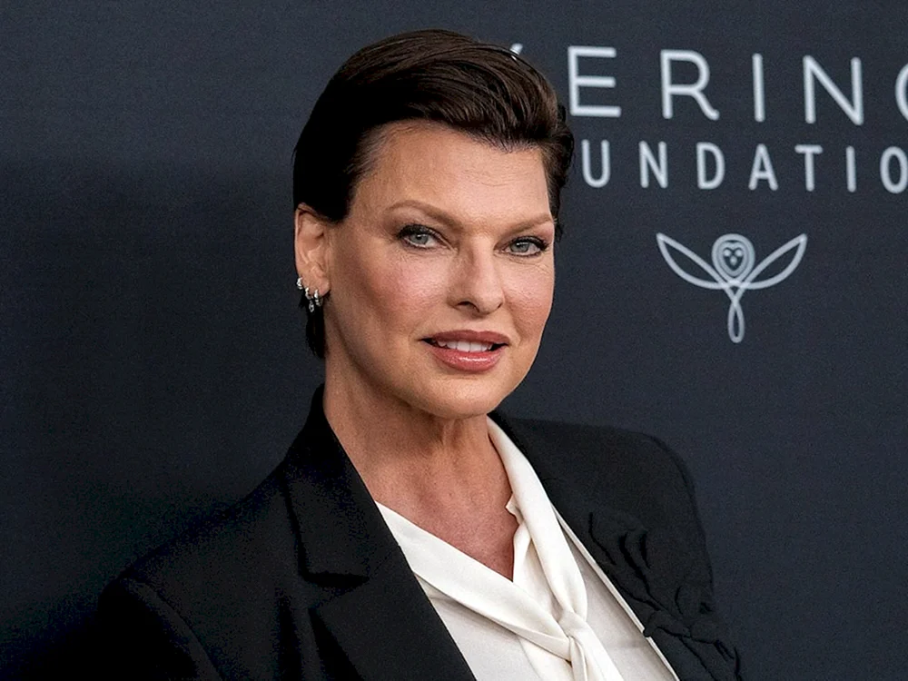 Eva Evangelista Haarschnitt