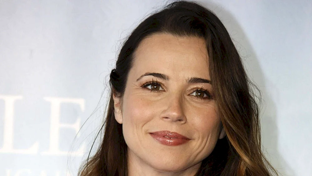 Linda Cardellini Cardellini