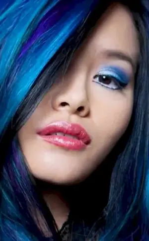 Linda Halberg blaues Haar