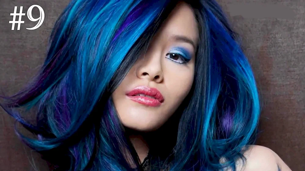 Linda Halberg blaues Haar