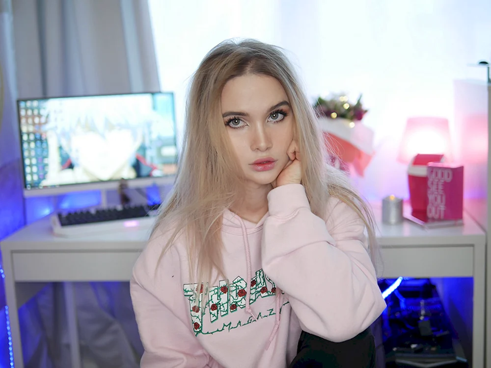 Polina Frolova AVEME Lissa Lissa