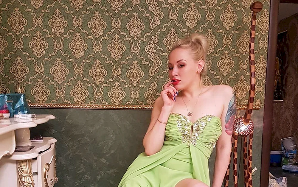 Lola Taylor Liebe Bushueva