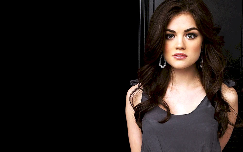 Lucy Hale brünett