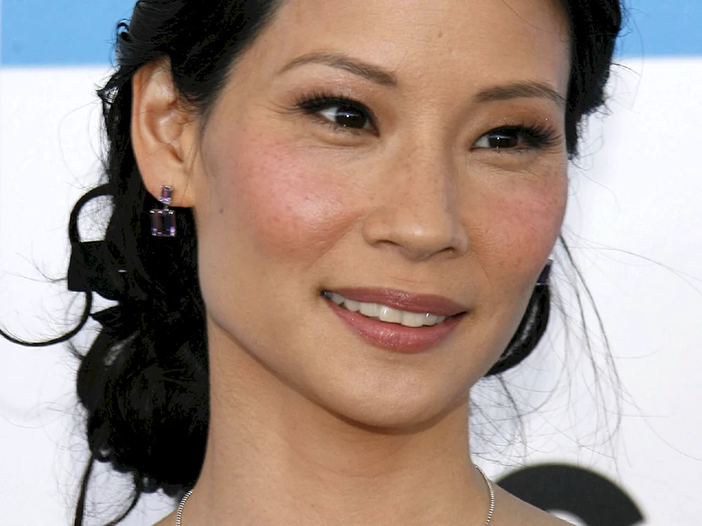 Lucy Liu heiß