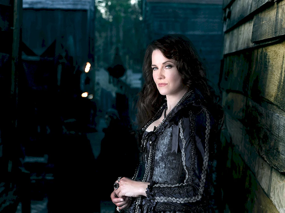 Lucy LawlessLucy Lawless