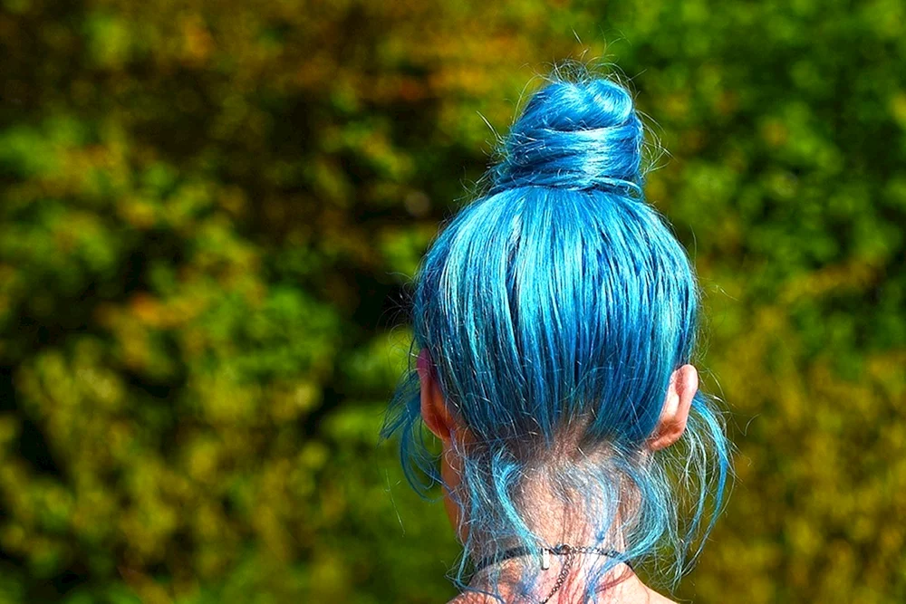Liza Brodsky blau Haare