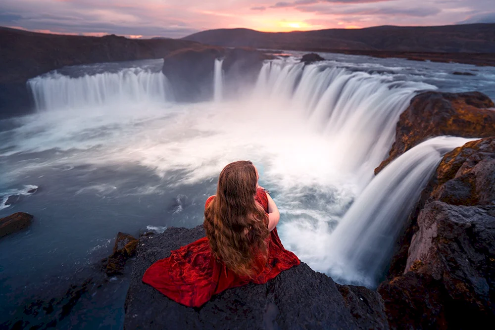 Sakura und Wasserfall